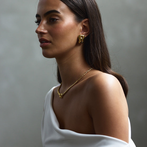 Should I Wear Gold or Silver? How to Decide Based on Your Outfit