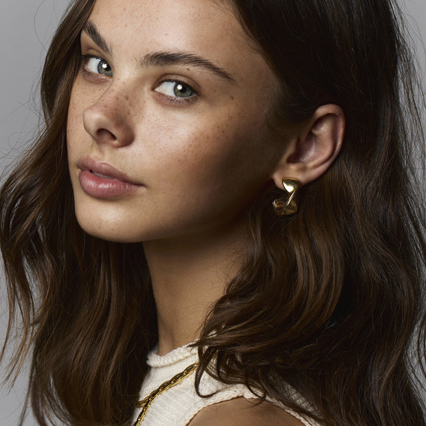 How to Style Hoop Earrings: A Guide for Every Occasion