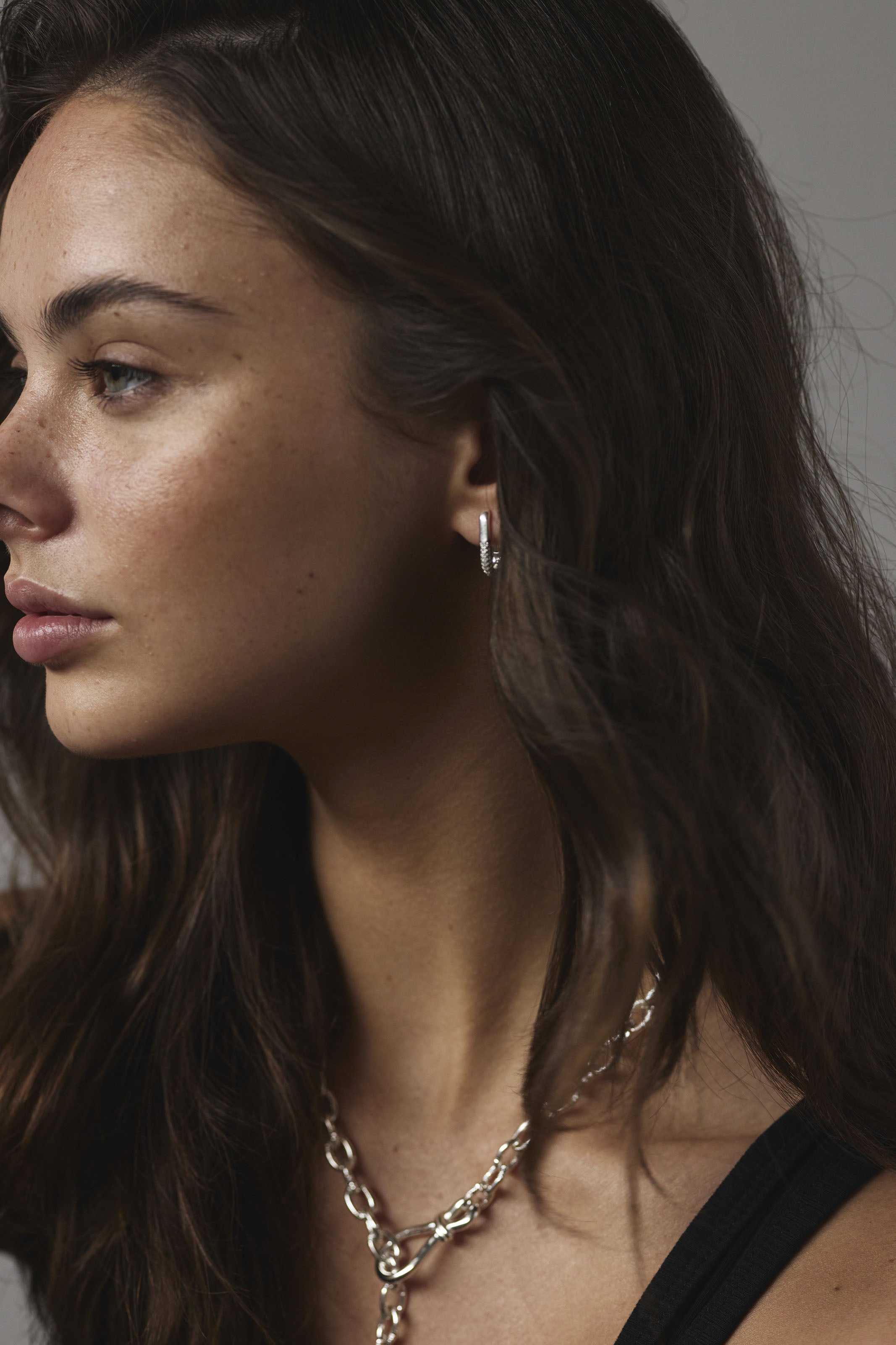 Can You Wear Gold and Silver Together: We Settle the Debate