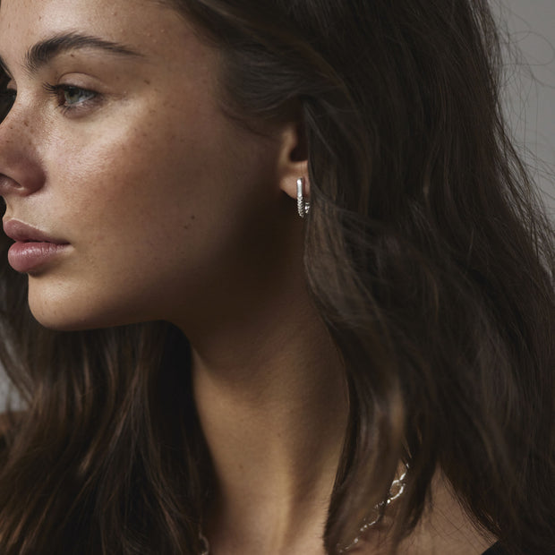 Can You Wear Gold and Silver Together: We Settle the Debate