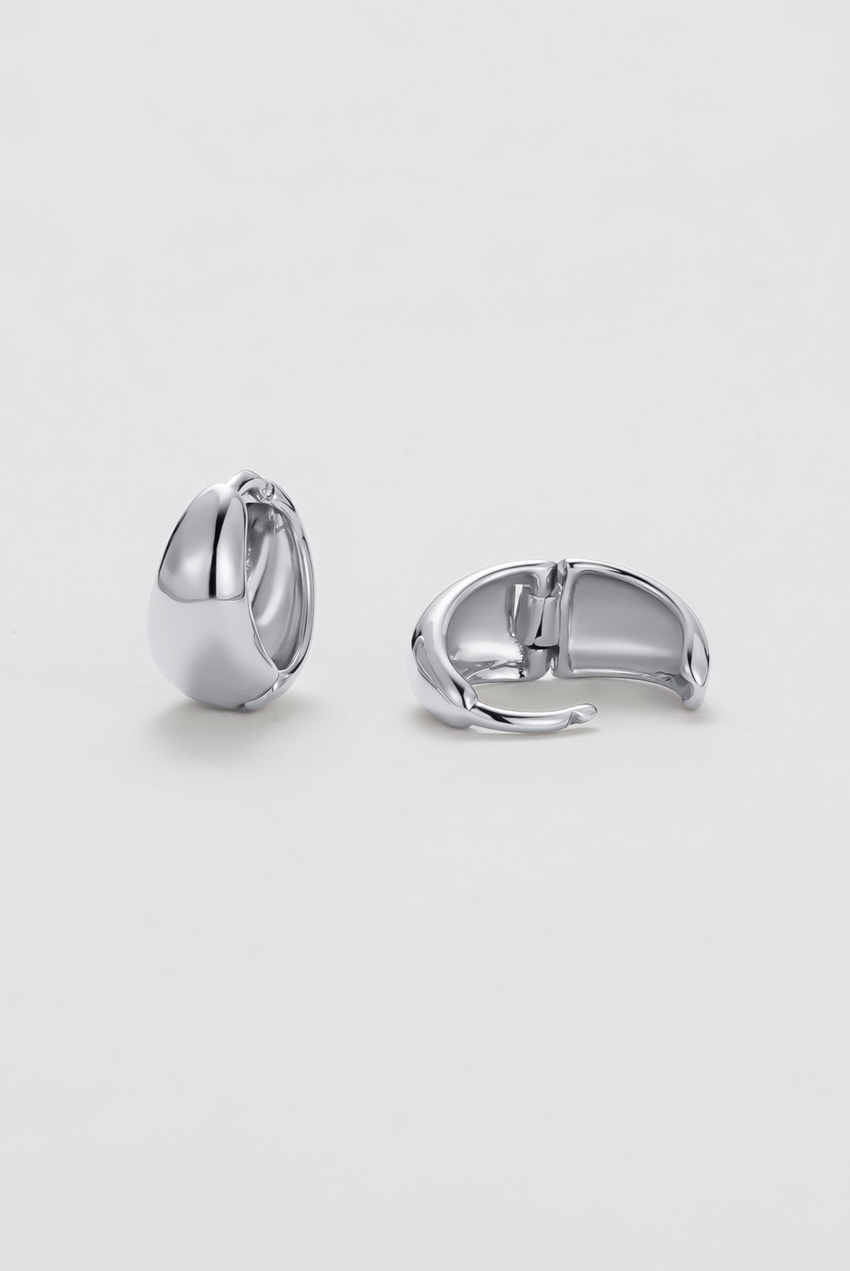 Silver Steph Hoop Small — Zafino Australia (6 of 6)