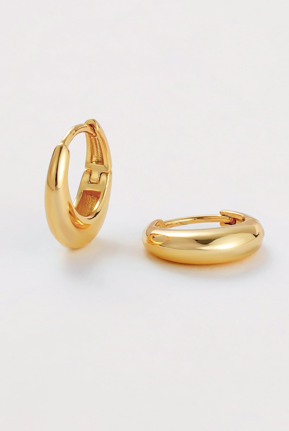 Gold Cleo Hoop Medium — Zafino Australia (1 of 5)