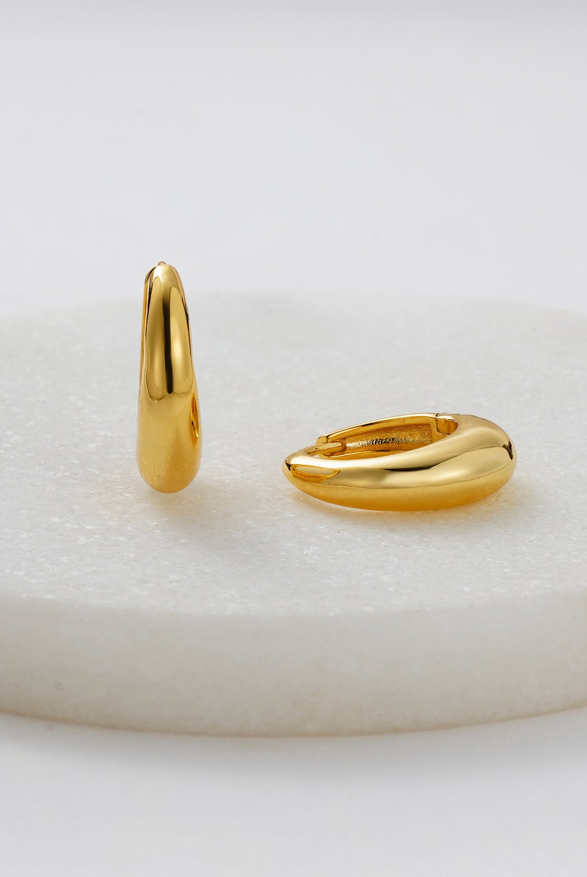 Gold Cleo Hoop Medium — Zafino Australia (4 of 5)