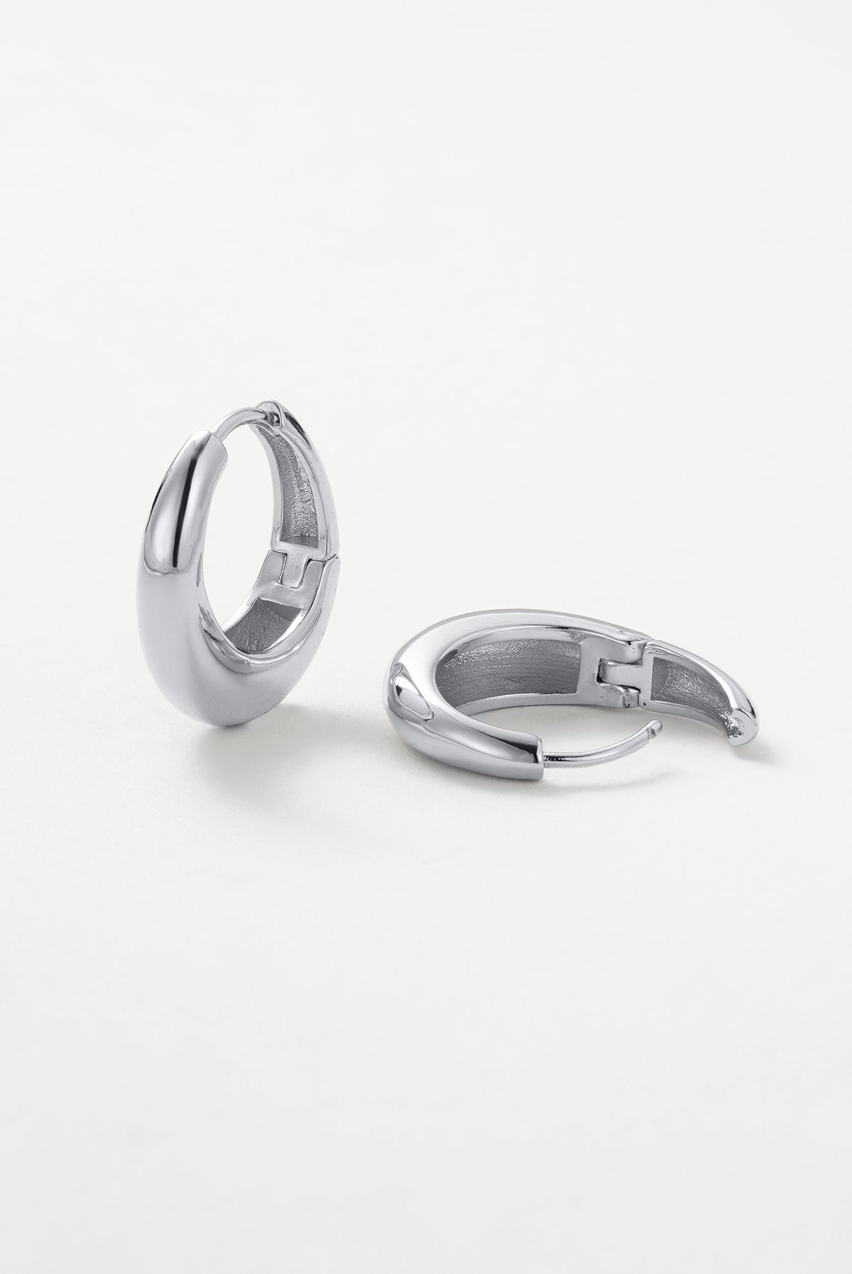 Silver Cleo Hoop Medium — Zafino Australia (5 of 5)