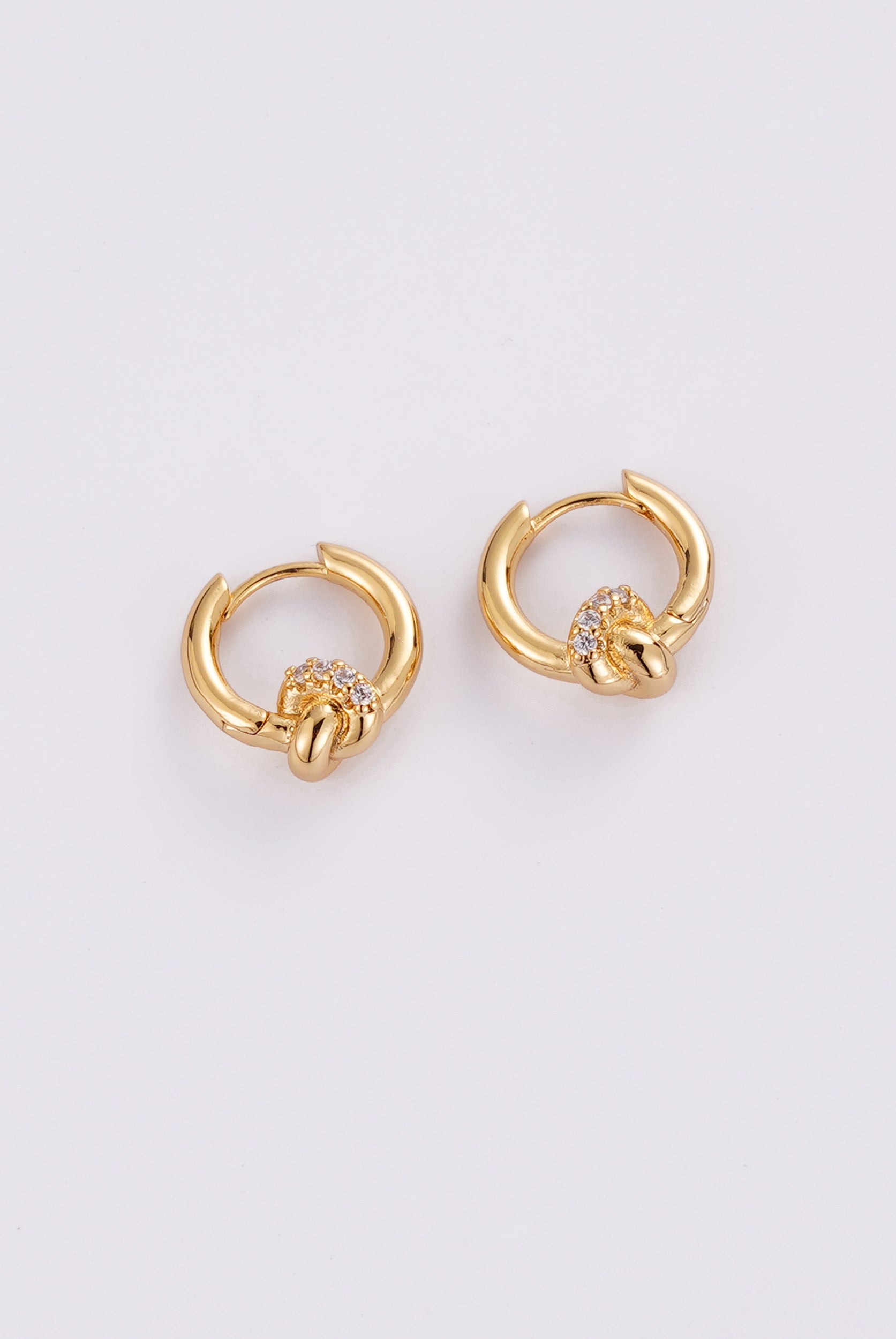Gold Elle Hoop — Zafino Australia (2 of 3)
