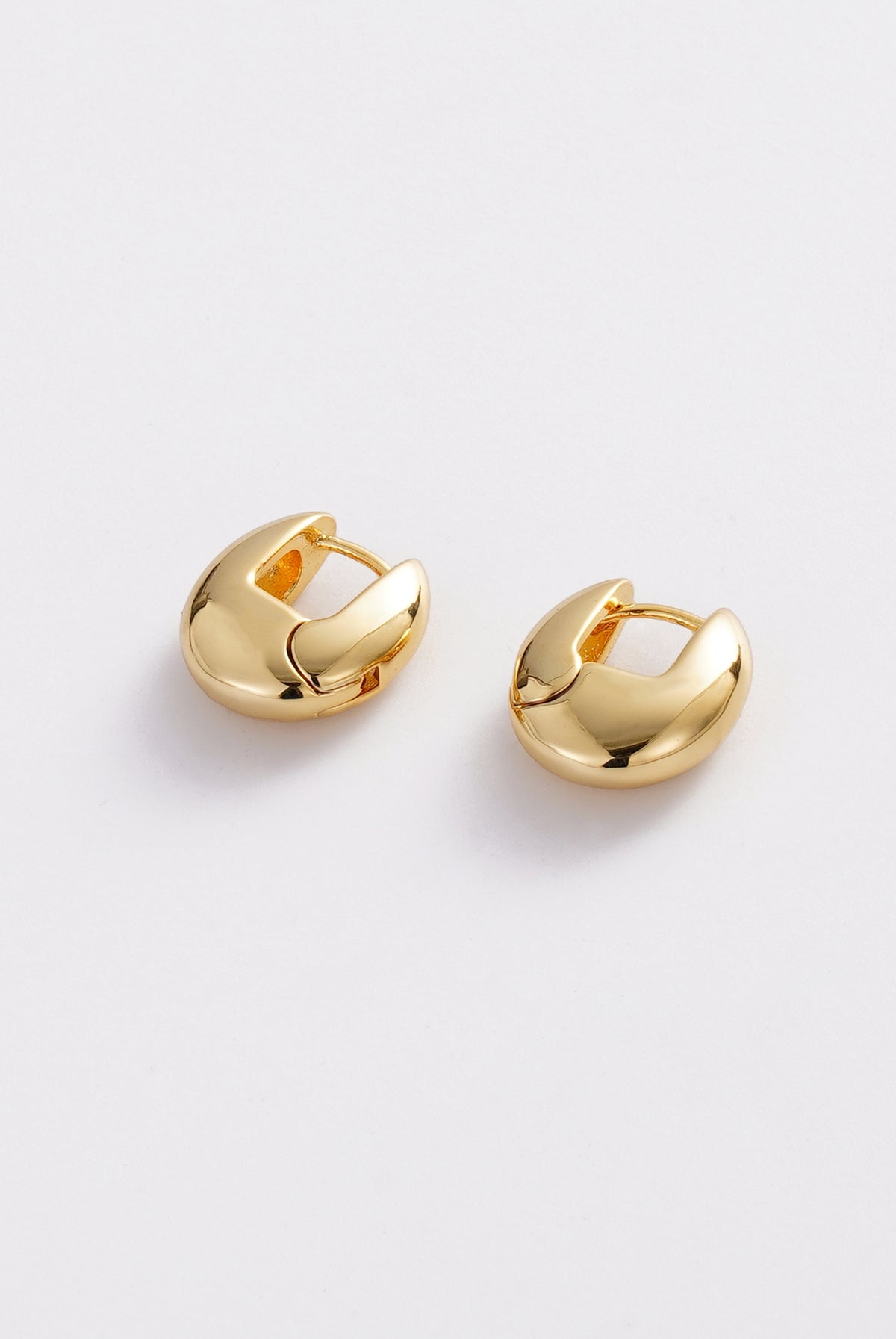 Gold Carrie Hoop — Zafino Australia (3 of 4)